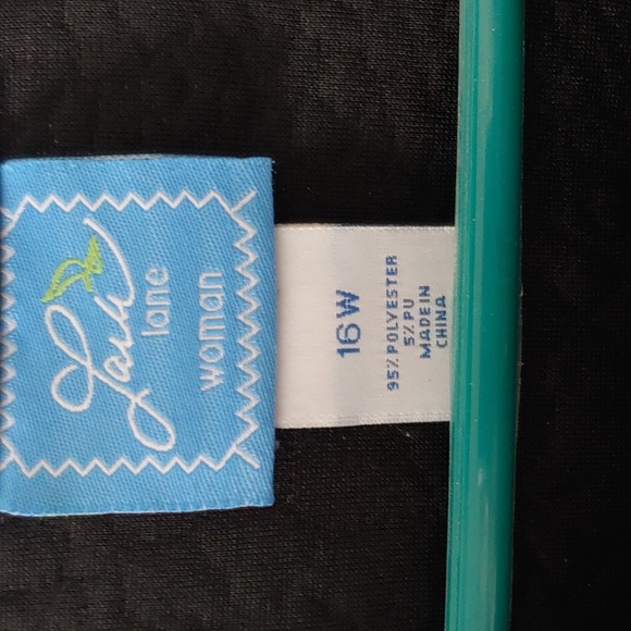 Woman's lightweight black zippered long sleeve jacket 16W - Picture 2 of 5